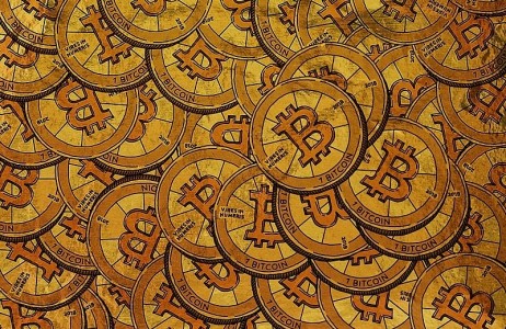800px-bitcoin-and-cryptocurrency-38688311185-x300_1px