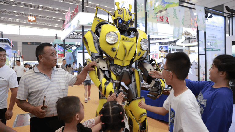 a-chinese-humanoid-robot-makers-shanghai-ipo-surged-about-500-after-a-new-superman-demo-768x432-1