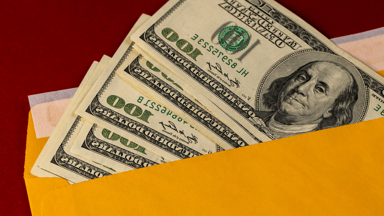 a-man-bought-a-house-for-1000-then-he-found-10000-in-envelopes-buried-in-the-basement-768x432-1