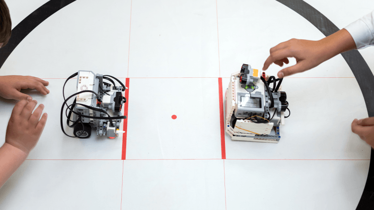 after-100-hours-of-3d-printing-a-student-built-a-modular-arm-for-his-sister-768x432-1