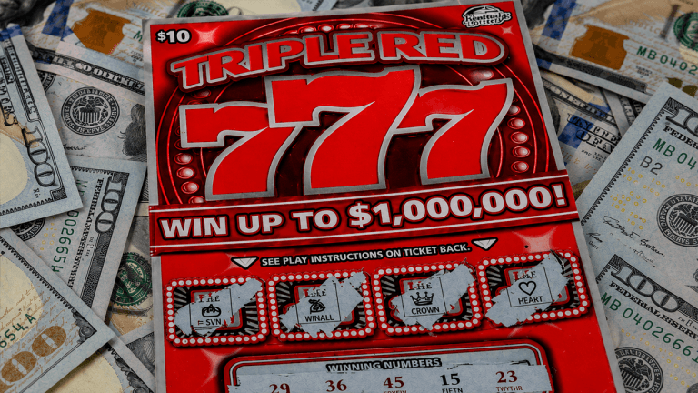 he-went-house-hunting-saturday-then-won-1m-on-his-porch-sunday-768x432-1