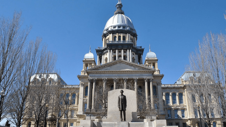 illinois-0-2-crypto-tax-sparks-a-full-blown-courtroom-war-768x432-1