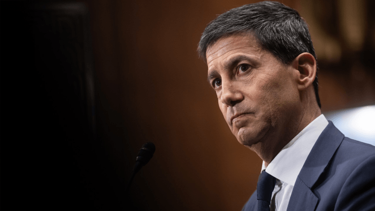 new-fed-chair-kevin-warsh-ditches-rate-signals-bitcoin-slides-as-nasdaq-bounces-1-5-768x432-1