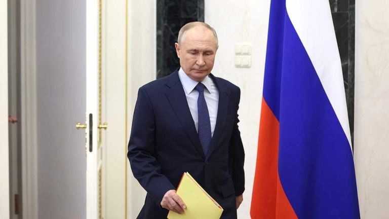 putin-signs-law-768x432-1