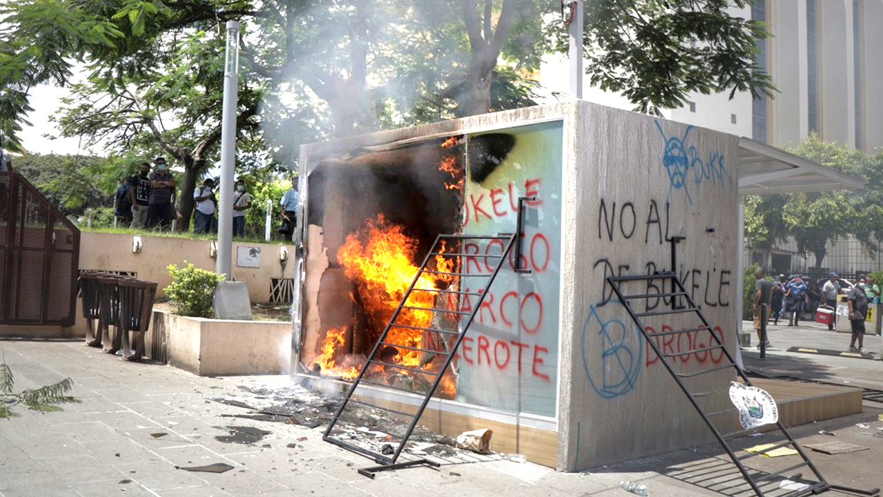 salvadoran-court-of-accounts-to-investigate-governments-bitcoin-atm-buys-chivo-kiosk-construction