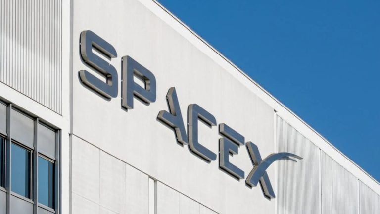 spacex-building-768x432-1