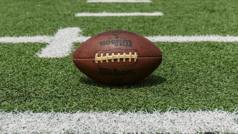 top-football-prospect-to-be-paid-in-bitcoin-after-cinching-college-contract-768x432-1
