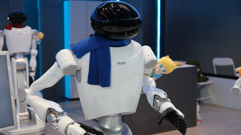 you-can-now-rent-a-humanoid-robot-in-china-for-443-a-day-thousands-already-have-768x432-1